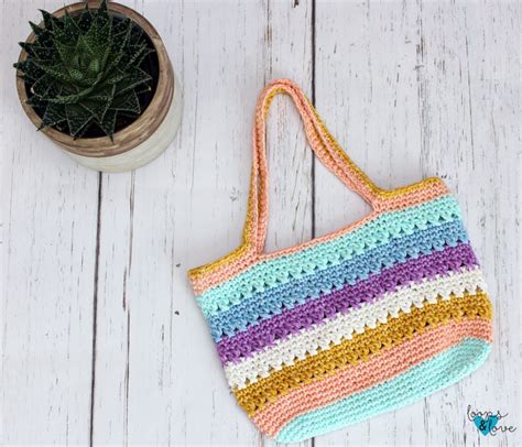 Criss Cross Mini Tote - Free Crochet Pattern Loops & Love Crochet