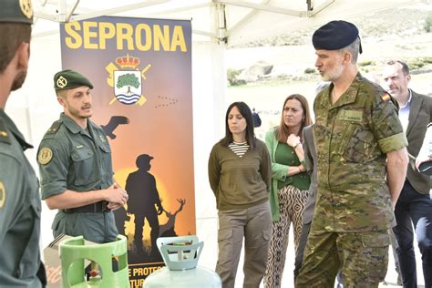 Ministerio Del Interior S M El Rey Visita El Seprona De La Guardia