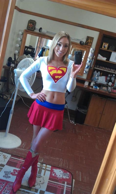 Supergirl Lily Labeau Travestis Bellezas