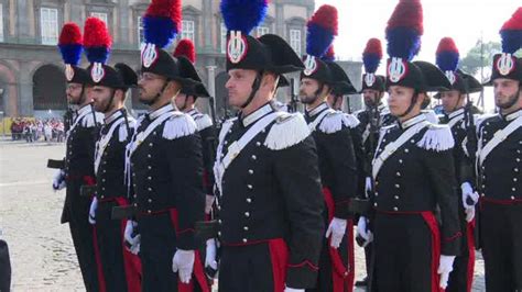 Sul Gonfalone Di Napoli La Croce D Oro Dei Carabinieri In Ricordo Delle