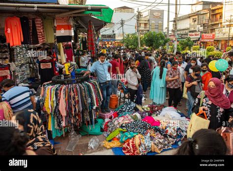 New Delhi India Oct Diwali Rush A View Of Crowded Lajpat