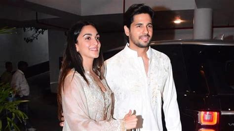 Ganesh Chaturthi Sidharth Malhotra Kiara Advani Look Stunning In