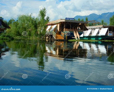 Houseboats Moored in Dal Lake-8 Editorial Photo - Image of beauty ...