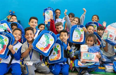 Prefeitura Inicia A Entrega De Mochilas E Kits De Material Escolar Aos