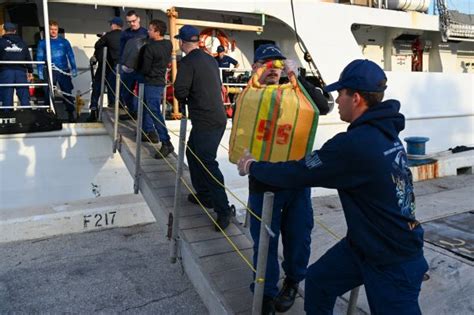 Estados Unidos Guardia Costera Descarga M S De Mil Kilos De Coca Na