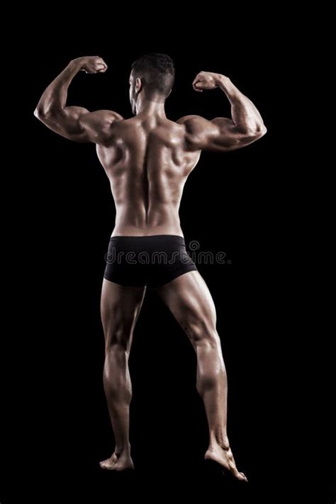 Homem Muscled Em Um Fundo Preto Imagem De Stock Imagem De Flexionar