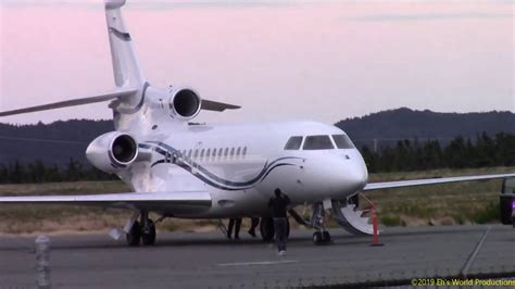 Jimmy Buffett S Dassault Falcon 7x Private Jet Arrival At Cyyt Youtube