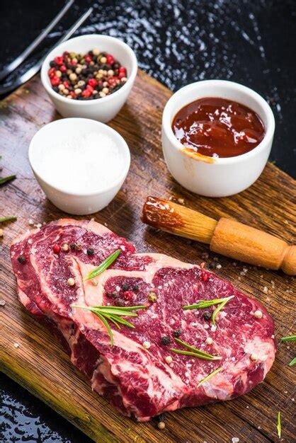 Bistec De Ternera Para Asar A La Parrilla Foto Premium