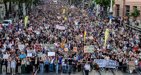 Ungaria Mii de persoane au protestat la Budapesta împotriva reformelor