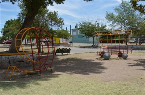 Trabaja Gobierno Municipal en mejorar imagen de parque Los Álamos