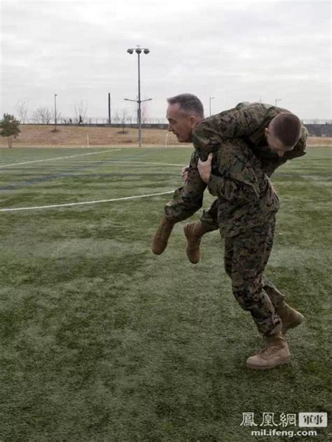 美軍59歲陸戰隊司令考核體能 每日頭條