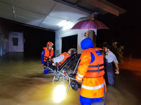 Video Mangsa Banjir Di Kulim Bandar Baharu Dipindahkan Ke Pps