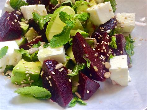 Avocado Beet And Feta Salad Salade Aux Avocats Betteraves Et Feta