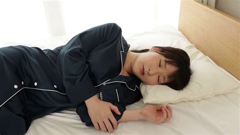 断れない関係 雨宮留菜 bikini model jp