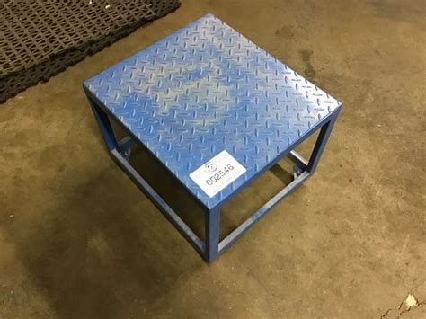 metal platformstand gavel roads  auctions