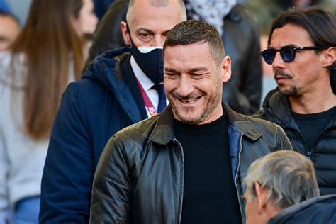 Totti Di Nuovo Protagonista In Tv Ecco Dove Sar Ospite