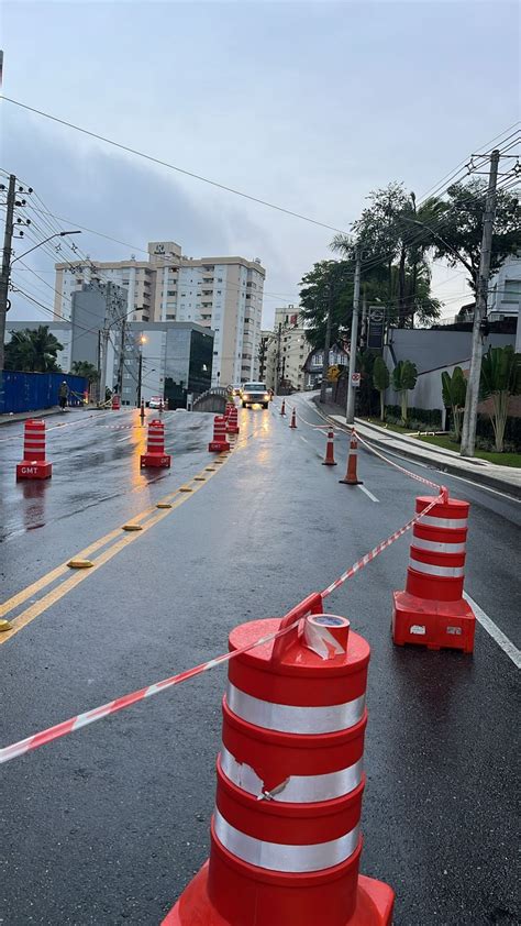 Tr Nsito Na Rua Hermann Huscher Em Blumenau Modificado