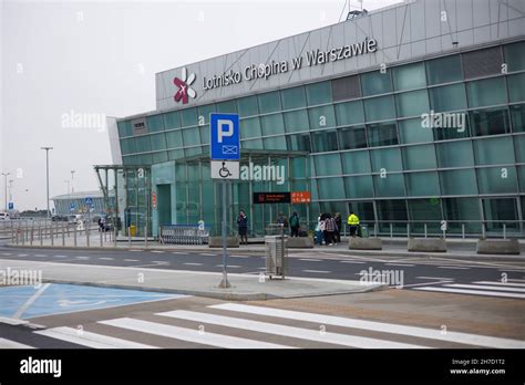 Lotnisko chopina warszawa hi-res stock photography and images - Alamy