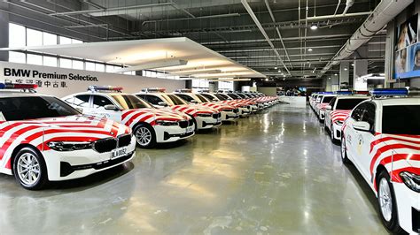 全新bmw 520i警車排排站 看見紅斑馬新成員右腳請安分