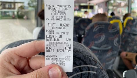 Pos Anka Pokaza A Bilet Za Przejazd Autobusem Nic Nie Zap Aci A W