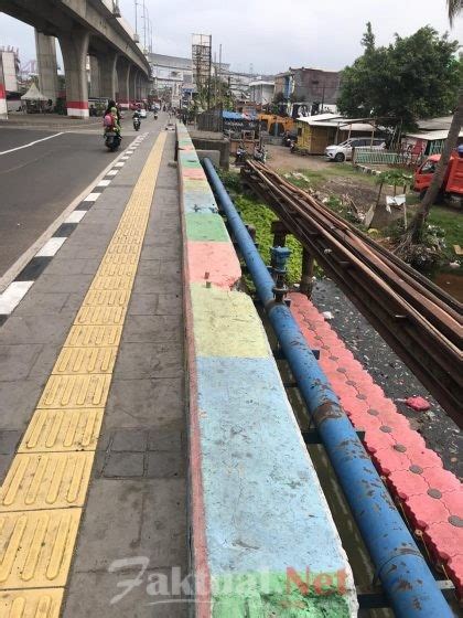 Besi Pembatas Jembatan Kali Lagoa Kanal Koja Hilang Hati Hati Melintas