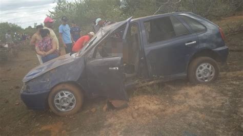 Carro Capota E Deixa Duas Pessoas Feridas Na Zona Rural De Pedro Ii