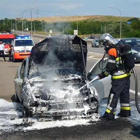 Auto F Ngt Feuer Und Brennt Aus Totalschaden Luxemburger Wort