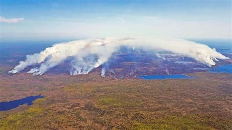 Más De 10 000 Evacuados Ante El Avance De 200 Incendios Forestales En