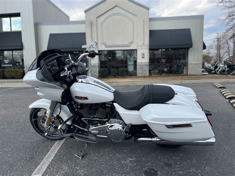 New 2024 Harley Davidson Road Glide White Onyx Pearl Chrome Finish