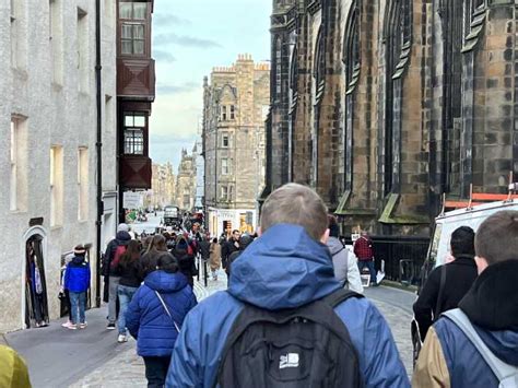 Edinburgh Den gamle bydel Royal Mile med guide på en vandretur