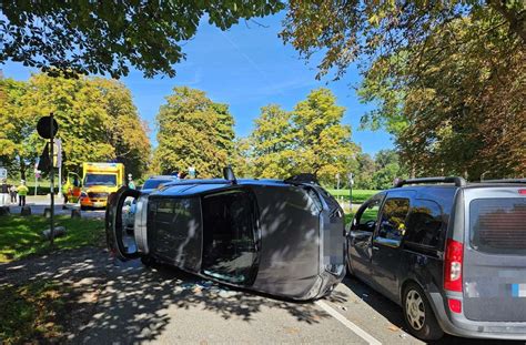 Stuttgart Weilimdorf Drei Autos In Unfall Verwickelt Zwei Verletzte