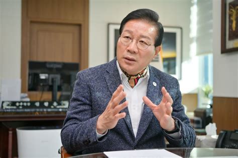 인터뷰 김진홍 부산동구청장 망양로 고도제한 해제 주거환경 개선“ 파이낸셜뉴스