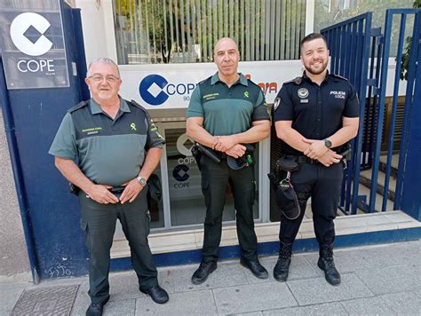 Los Guardias Civiles Y Polic As Que Salvaron La Vida A Un Hombre En El