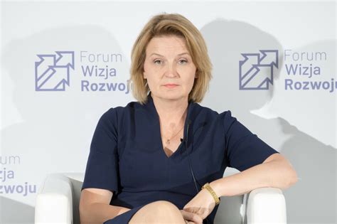 Minister Barbara Socha Wydłużamy urlopy dla rodzin zastępczych