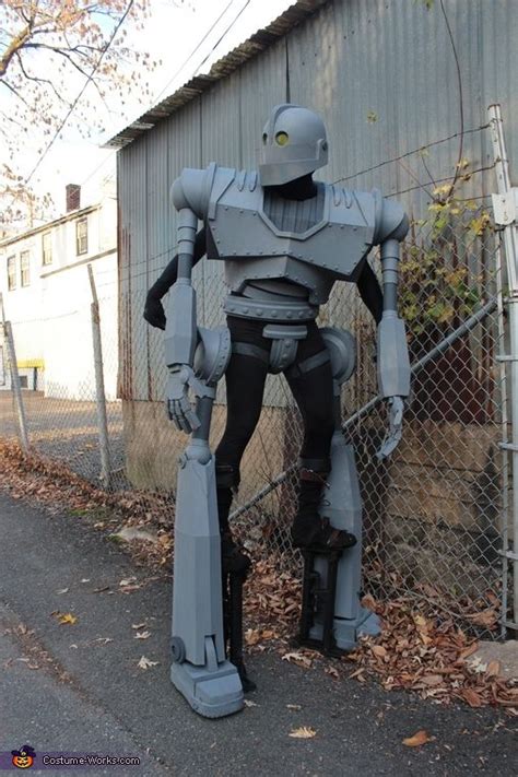 The Iron Giant Costume - Photo 3/7 | The iron giant, Robot costumes ...