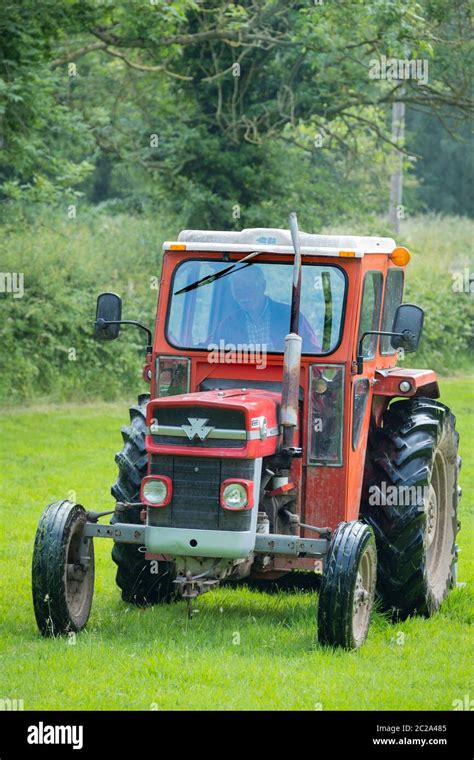 Massey Ferguson 135 Tractor Banque De Photographies Et D’images à Haute Résolution Alamy