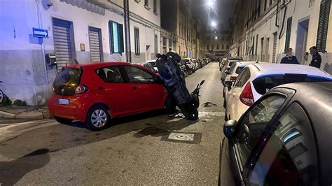 Livorno Scontro Auto Scooter In Via Del Leone