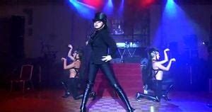 Stripを視聴 Burlesque Striptease Big Tits Porn SpankBang