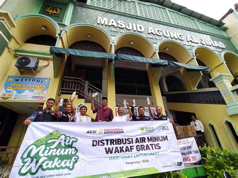 ACT Tangerang Raya Distribusikan Air Minum Wakaf Gratis Di Masjid