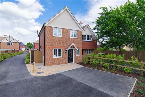 A guide to living in the historic Grove End Gardens complex 4