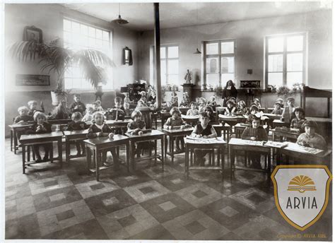 HERVE 1934 Classe maternelle de l école des Soeurs de la rue