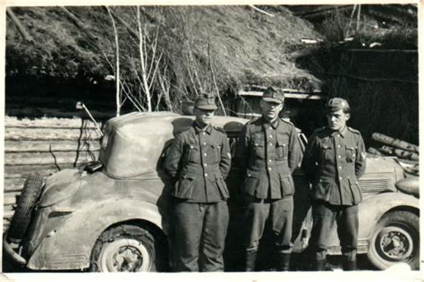 FOTO 2 WK WEHRMACHT A D Ostfront Soldaten Posieren Vor Pkw MB