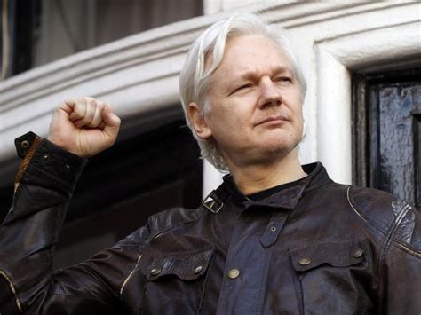 Julian Assange Liberato Dal Regno Unito Si Prepara A Tornare In