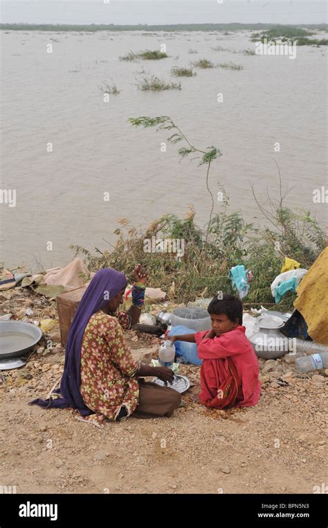 Flood Victims Living On The Only Dry Areas In Sujawal Sindh Province