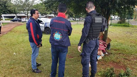 Equipes da GM e do Serviço Social realizam abordagens a moradores de