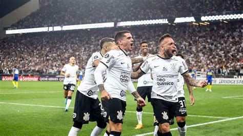 Corinthians de Vítor Pereira tem excelente aproveitamento em Itaquera