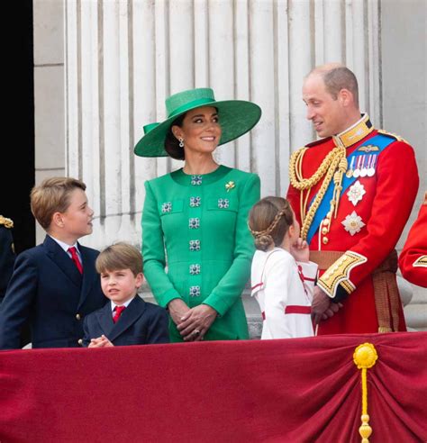 Kate Middleton Ennesima Trasformazione Il Look Al Trooping The Colour