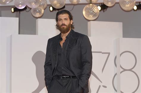 Can Yaman Torna In Tv Sar Ospite Di Maria De Filippi A C Posta Per