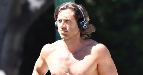 Brad Falchuk Bares Hot Body On Shirtless Jog Brad Falchuk Shirtless