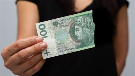 Co Zrobi Z Uszkodzonym Banknotem Lub Monet Konto M Odzie Owe